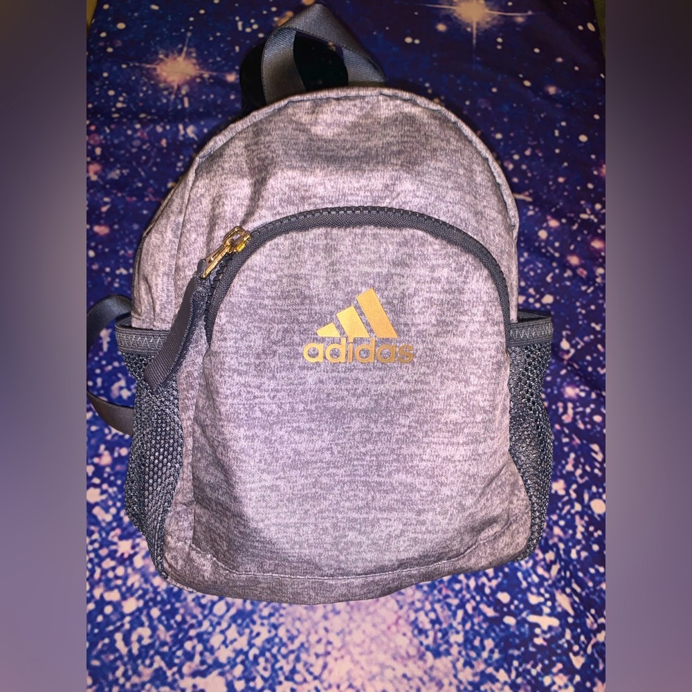 5️⃣❇️4️⃣❇️2️⃣5️⃣
 adidas Linear 3 Mini Backpack in grey